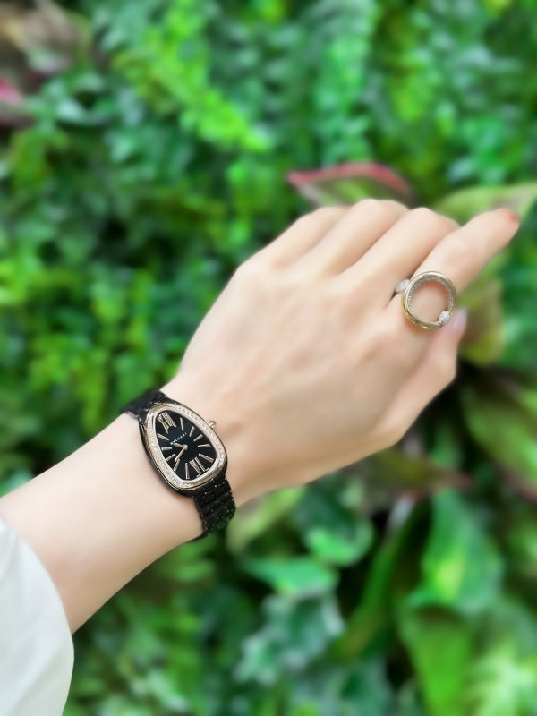 夏フェスには個性が光るデザインが◎/ブルガリ セルペンティ セドゥットーリ103706/ポメラート ファンティーナ リング PAC0090O7WHRDB000