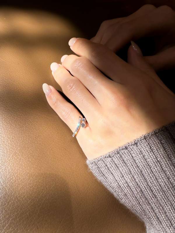 ピンキーリングで気合いを入れて👗💍✨/D1608