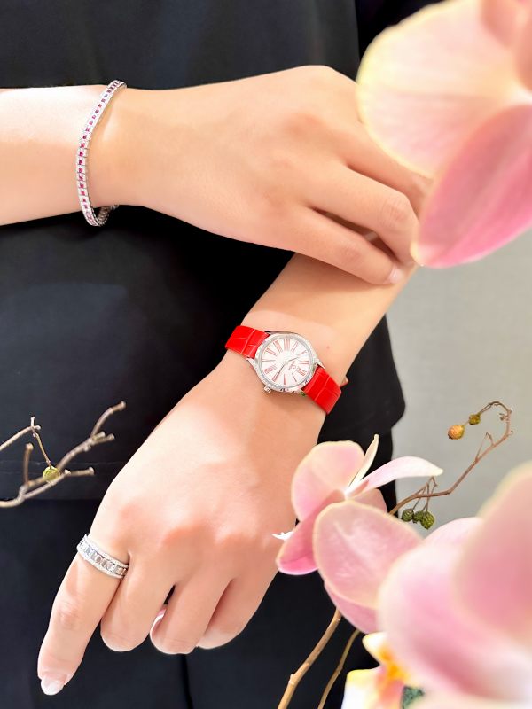 レッドがポイントの手元が主役コーデ♡/オメガ デヴィル ミニトレゾア 428.18.26.60.04.003/ダミアーニ ベルエポック ブレスレット20061344/ベル エポックリール リング 20093135