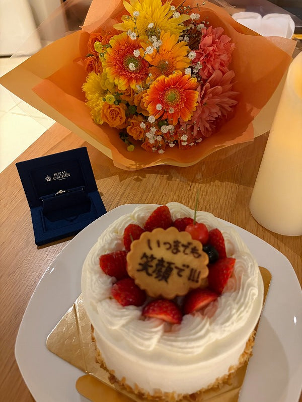 E様 ロイヤルアッシャー ご婚約指輪 プロポーズ成功おめでとうございます🎈/ ERA814