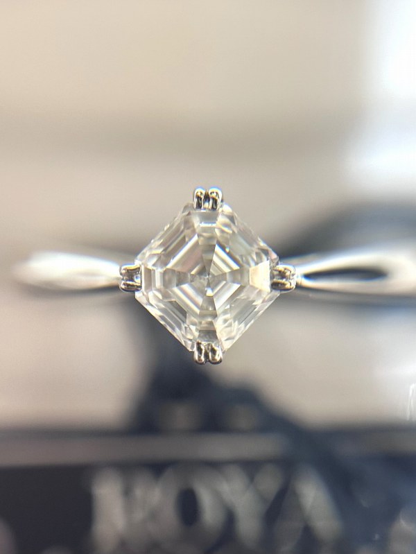 【👑💎ダイヤモンド・カッターズブランドの唯一無二の輝き💎👑】 ロイヤル・アッシャーカットダイヤモンドリング/JRAAC038