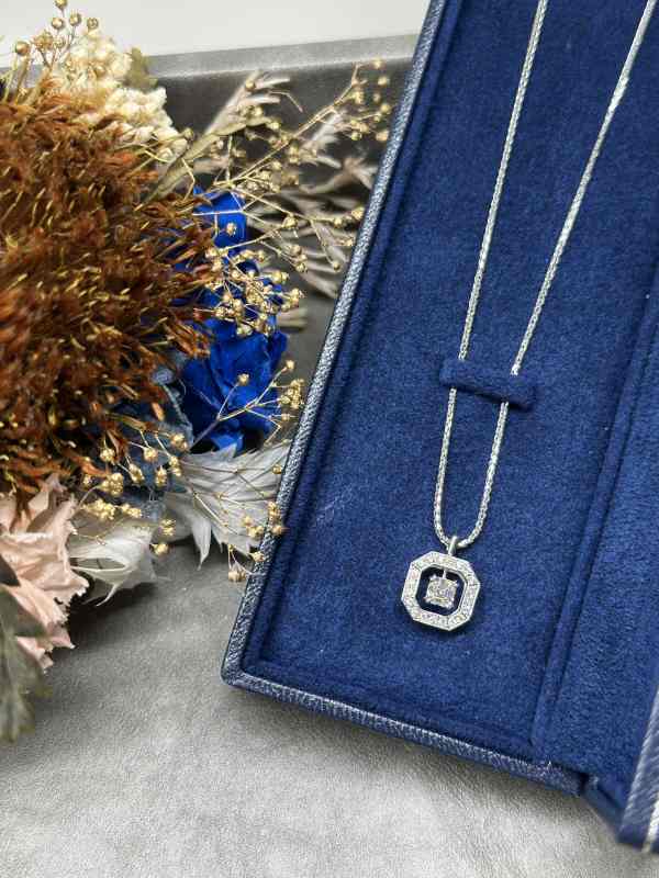 I様・M様 ROYAL ASSCHER ロイヤル・アッシャー・カット プラチナ ダイヤモンドペンダント お求めいただき誠にありがとうございます/ACN03