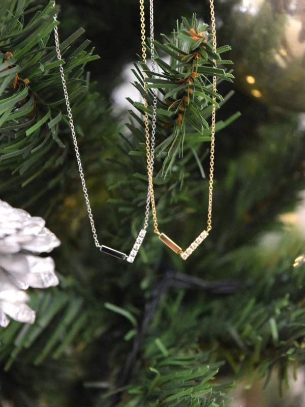 【新作ジュエリー】GIFT COLLECTION “LINE”SERIES✨V字ライン ダイヤモンド ペンダント✨ ロイヤル・アッシャー/JPA0370BP・JPF0370G