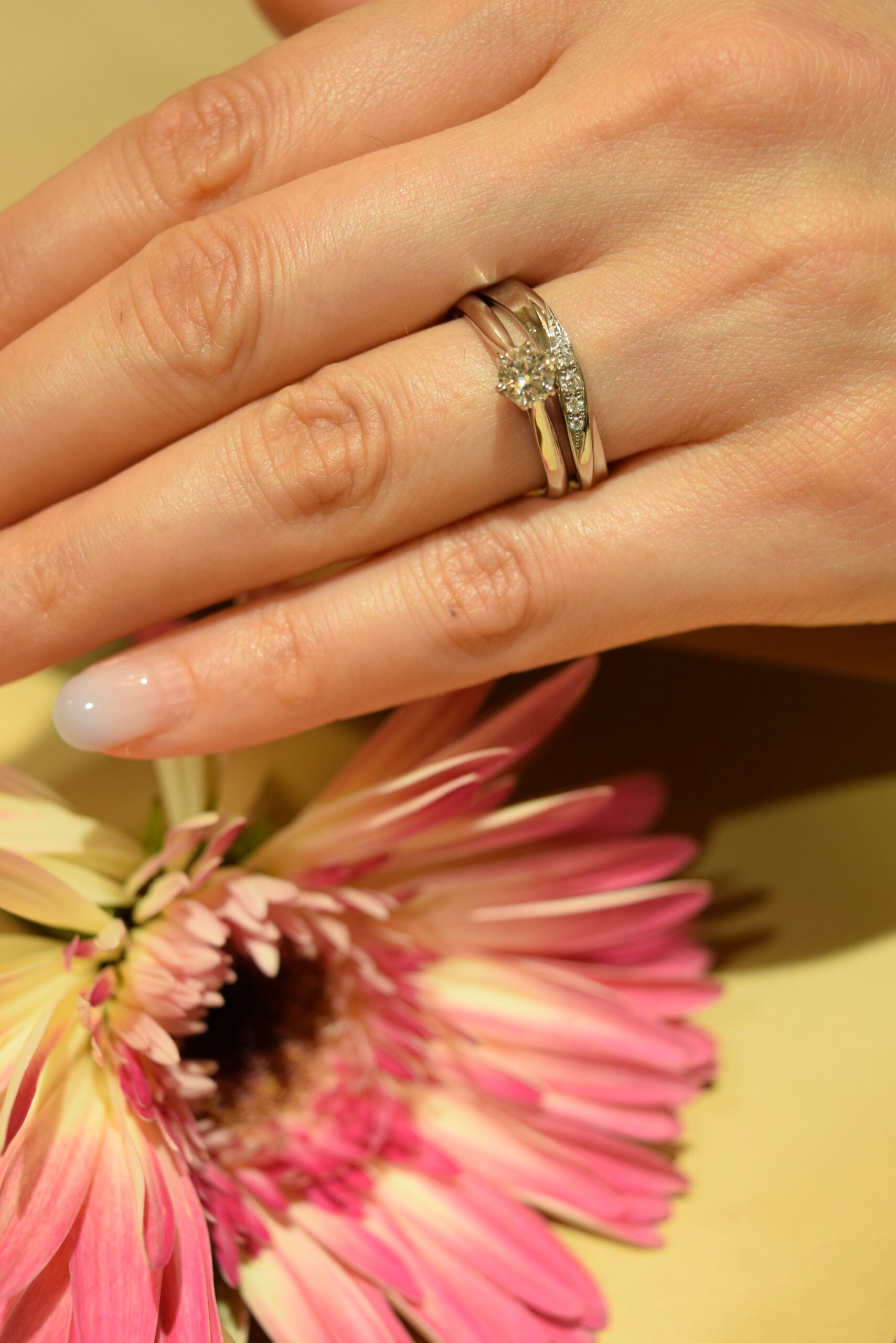 𓏸𓈒𓂃ストレート×ウェーブのおしゃれな重ね付け𓂃 𓈒𓏸 ロイヤル・アッシャーで叶える、私だけの重ね付け【婚約指輪×結婚指輪】ERA817/WRB070/WRB037