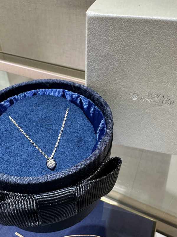 H様 ROYAL ASSCHER エンゲージメントペンダント お求めいただき誠にありがとうございます/EPA202