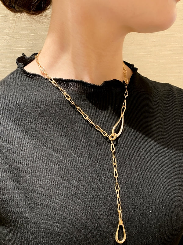 日常にこそ、本物の輝きを。ポメラート「ファンティーナ」&「イコニカ」ネックレス