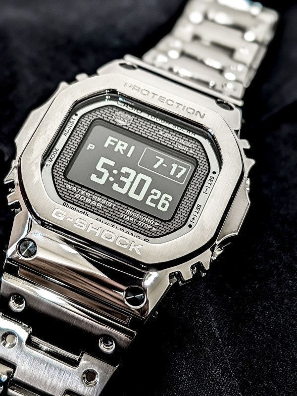 初代G-SHOCKのDNAを継承した、新世代フルメタルモデル/GMW-BZ5000D-1JF