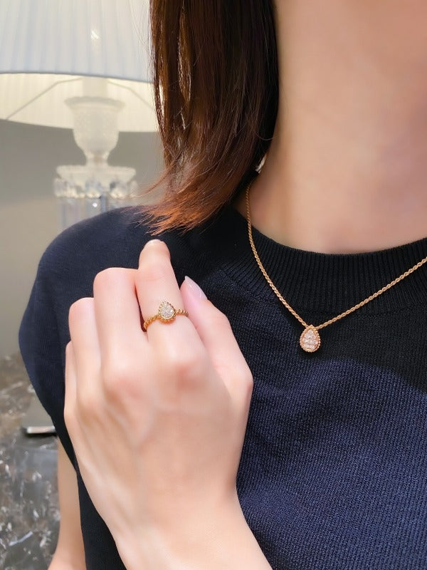 タイムレスなスネークジュエリー✨│BOUCHERON セルパンボエム Collection