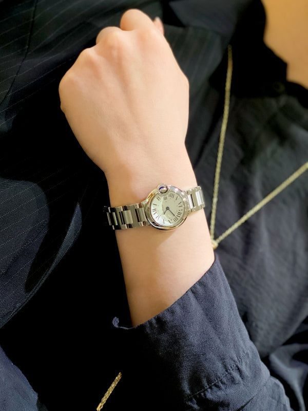 手元に宿る青い風船。カルティエ「バロン ブルー ドゥ カルティエ」の気品／WSBB0073