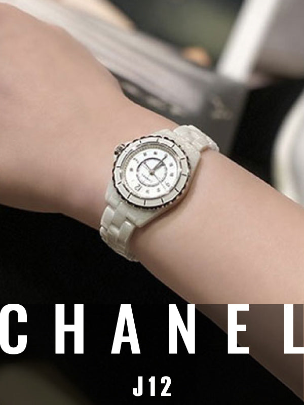 白にひらく、夏のページ／CHANEL J12 H2570