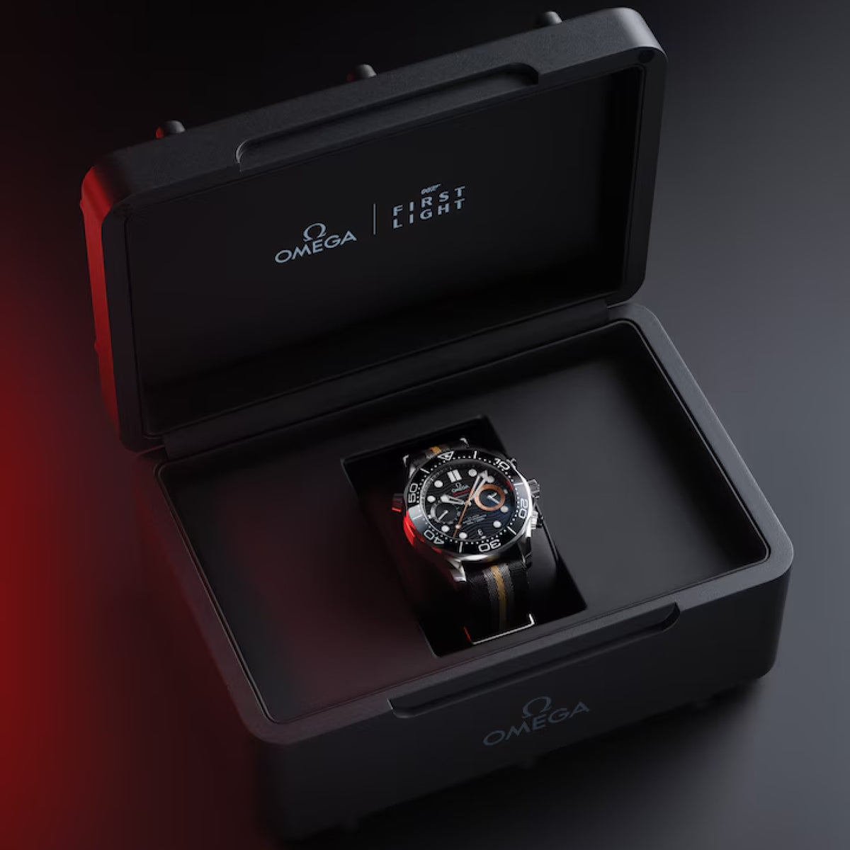 SEAMASTER DIVER 300M  007 FIRST LIGHT 44mm<br><font size=1pt>シーマスター ダイバー 300m 007ファーストライト 44mm</font>